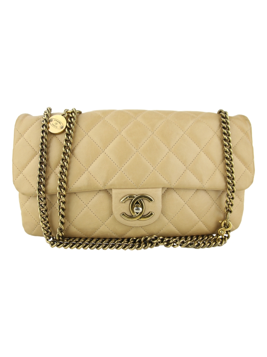 Bolsa classic flap (11.12) é criação de Karl Lagerfeld na Chanel