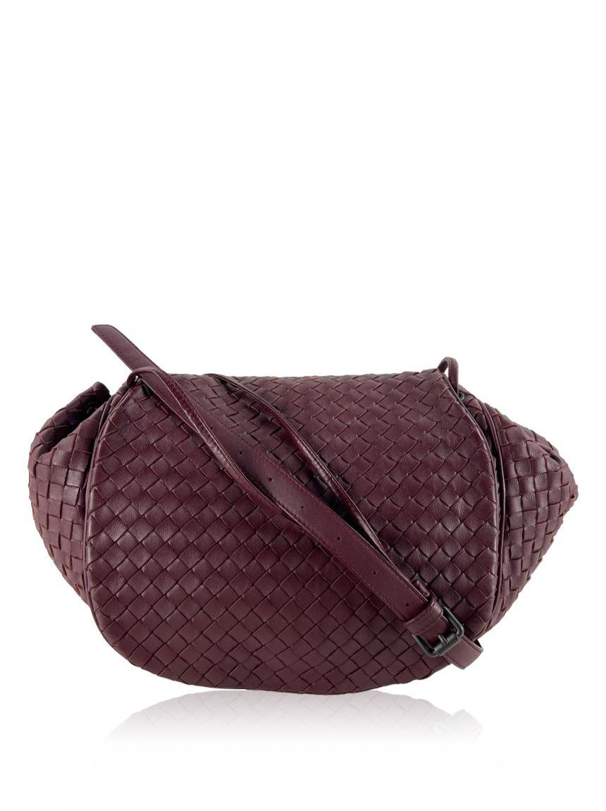 bottega veneta bottega veneta messenger intrecciato woven vinho red