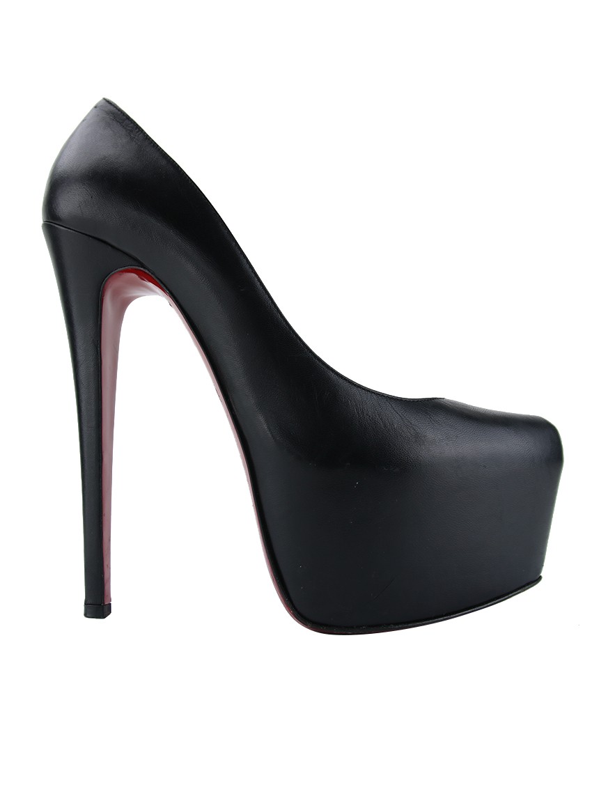 Louboutin 2025 victoria 16