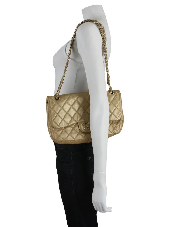 シャネル Bolsa Chanel Metalizada Pedrarias - C74 Original | Etiqueta Única