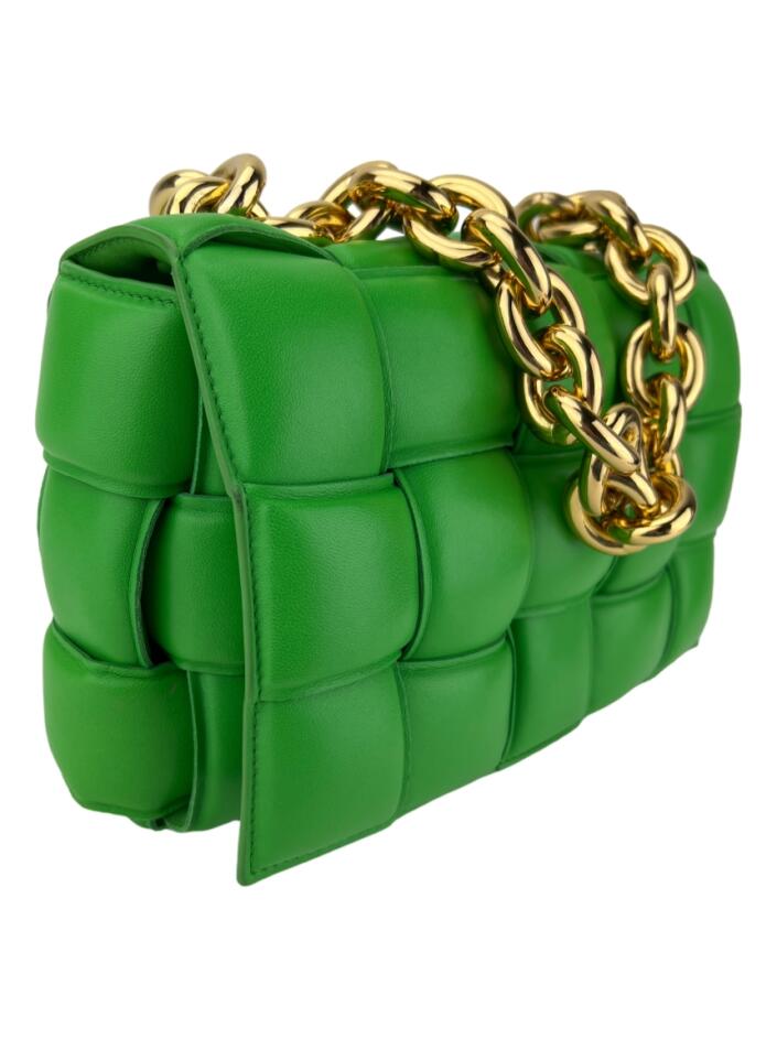 Bolsa com Alça Bottega Veneta Padded Cassete Chain Verde - BIJR1