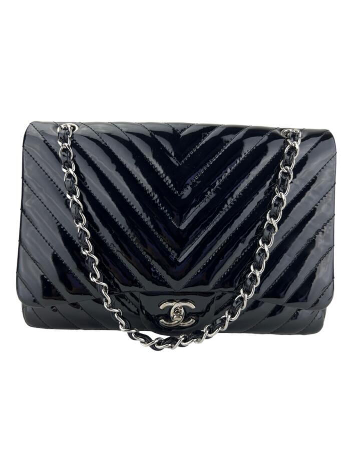 Bolsa com Alça Chanel Single Flap Chevron Jumbo Verniz Preta
