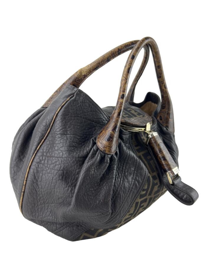 Bolsa com Alça Fendi Spy Zucca Marrom - BJLF1 Original | Etiqueta
