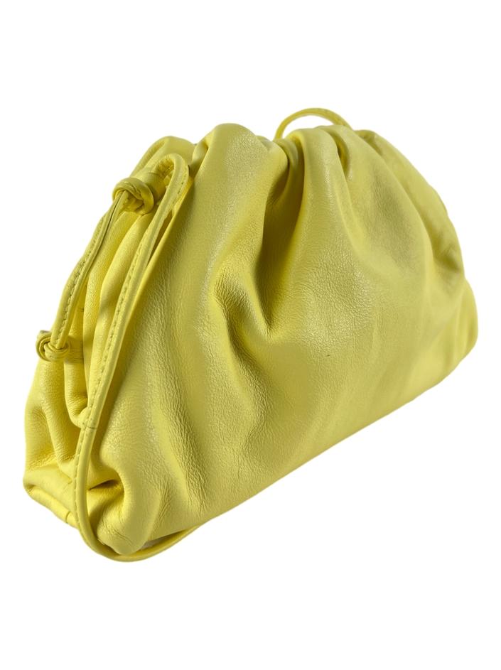 Bolsa Tiracolo Bottega Veneta The Pouch Mini Amarela - OKC9