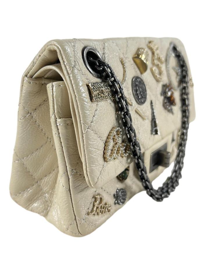 Bolsa Tiracolo Chanel Lucky Charms Reissue 2.55 Pérola - CTPM1