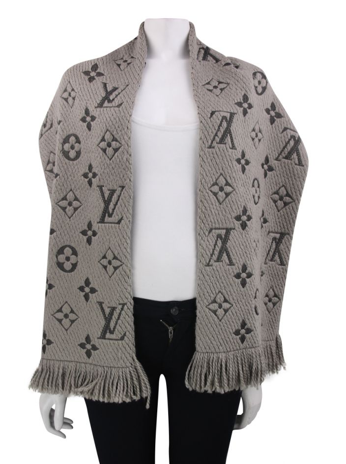 Cachecol Louis Vuitton Logomania Cinza - BVV1804 Original