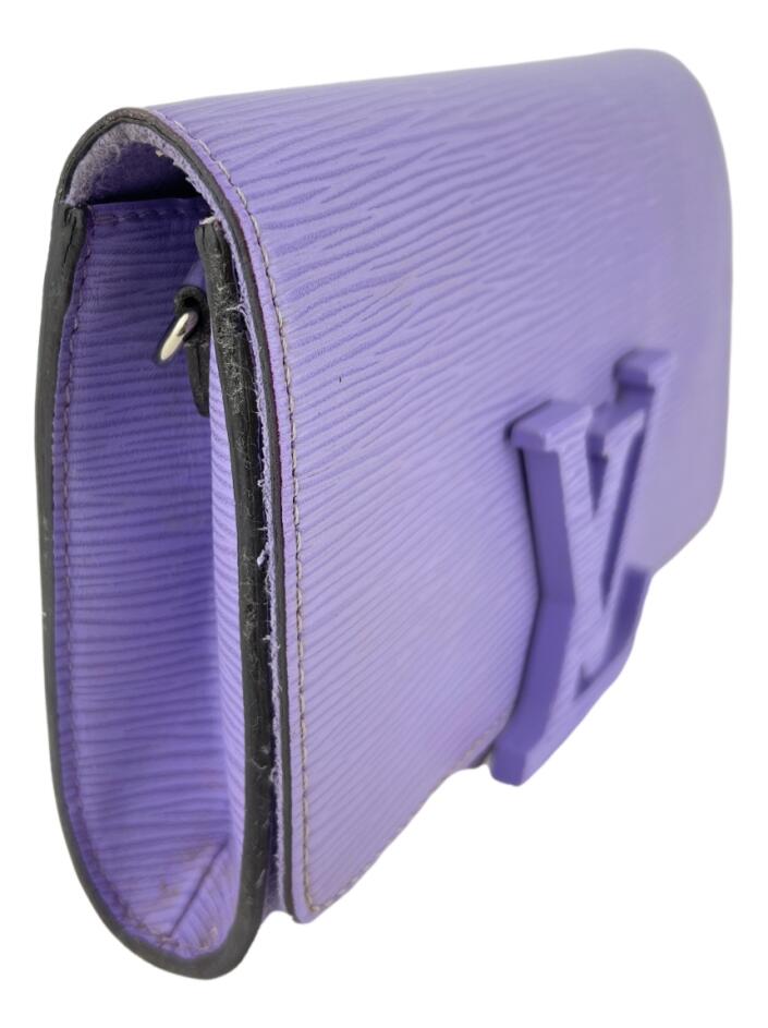Clutch Louis Vuitton Louise Epi Lilás - ACHE18 Original | Etiqueta