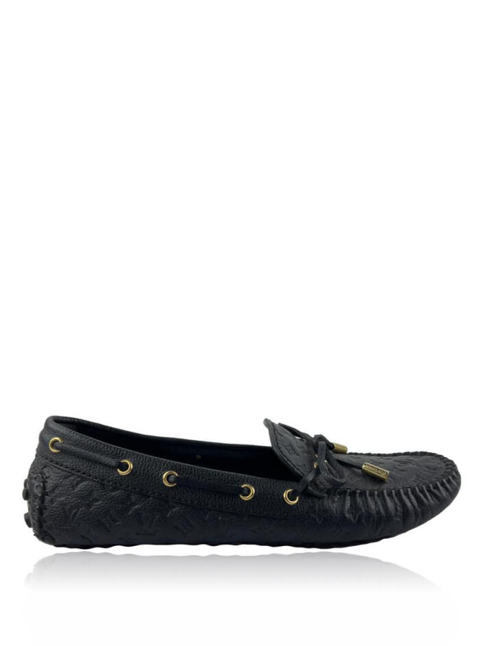 Mocassim Louis Vuitton Vinil/Black em 2023  Mocassim louis vuitton, Louis  vuitton, Mocassim