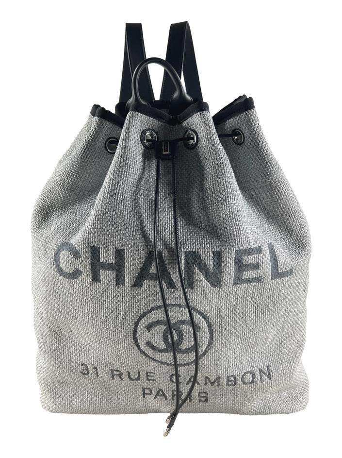 mochila-chanel-deauville-cinza