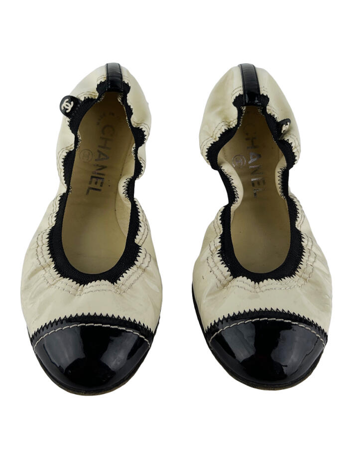 Sapatilha Chanel Elastico Verniz Bege - CASM3 Original | Etiqueta