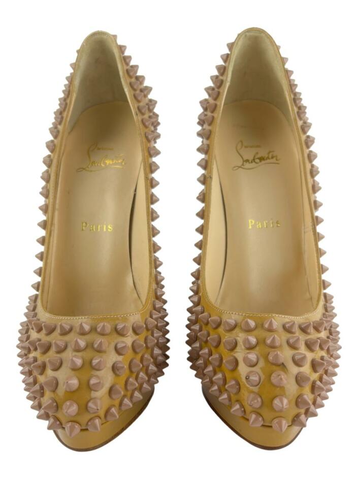 Sapato de Salto Christian Louboutin Lady Spikes 150 Verniz Bege
