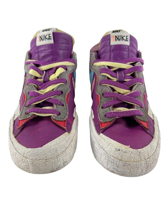 Sneaker Nike Blazer Low x KAWS x sacai 'Purple Dusk' - COHY1 Sneaker Nike Blazer Low x KAWS x sacai 'Purple Dusk' - COHY1