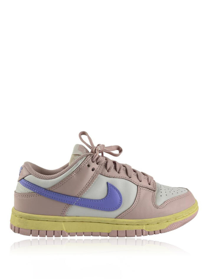 Nike store sneaker pink