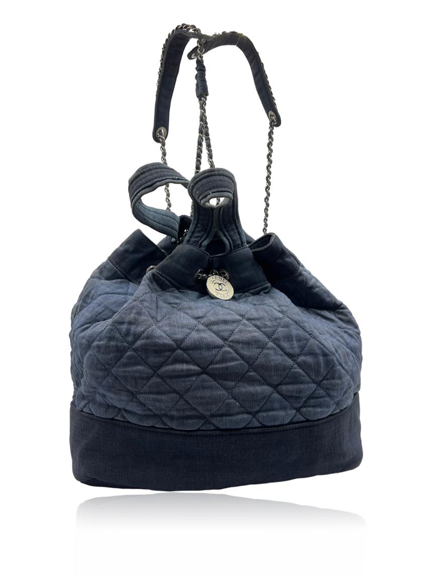 chanel mochila chanel medallion drawstring denim azul blue