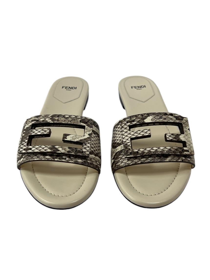Sandália Fendi Python Embossed Bege - CNDG3 Original | Etiqueta Única