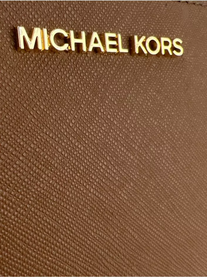 Carteira Michael Kors Jet Set Travel Marrom Original - QSH126 | Etiqueta  Única