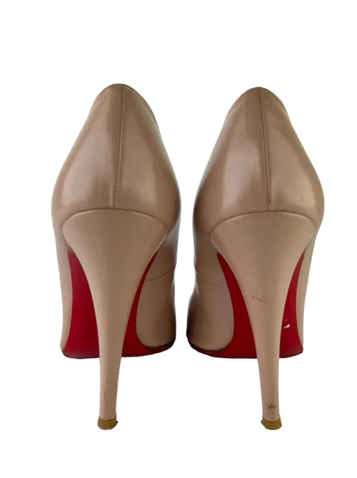 Scarpin Christian Louboutin Decollete 120 Bege - IQH126 Scarpin Christian Louboutin Decollete 120 Bege - IQH126