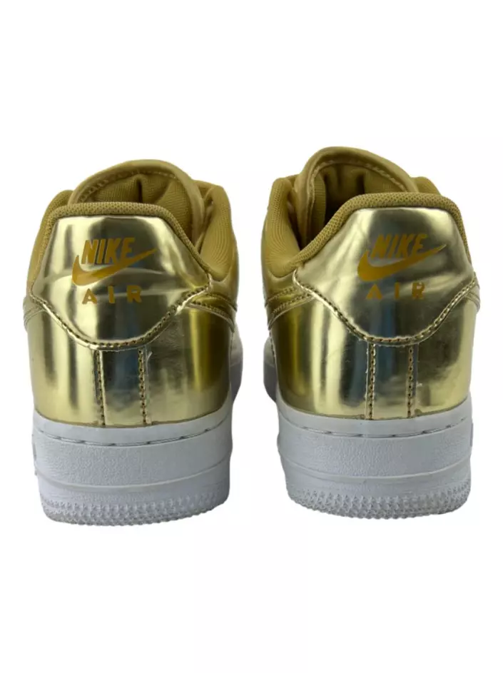 Gold nikes shops