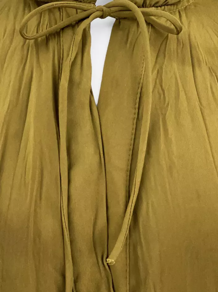 Vestido Zara com detalhes em mostarda