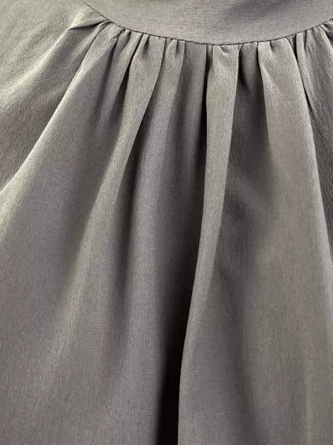 Blusa Carol Bassi Seda Cinza