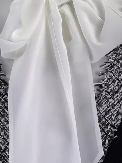 Blusa Karl Lagerfeld Laço Tecido Preto