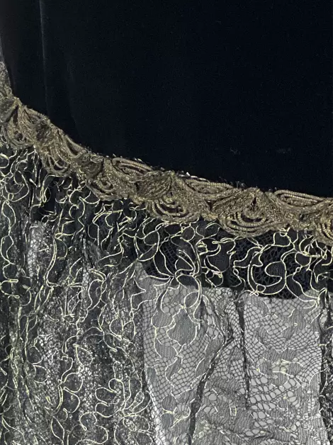 Saia Emanuel Ungaro Veludo Preto
