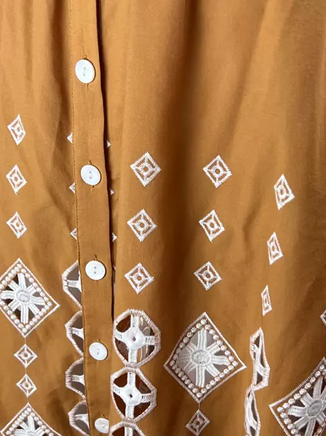 Saia Shoulder Bordada Caramelo