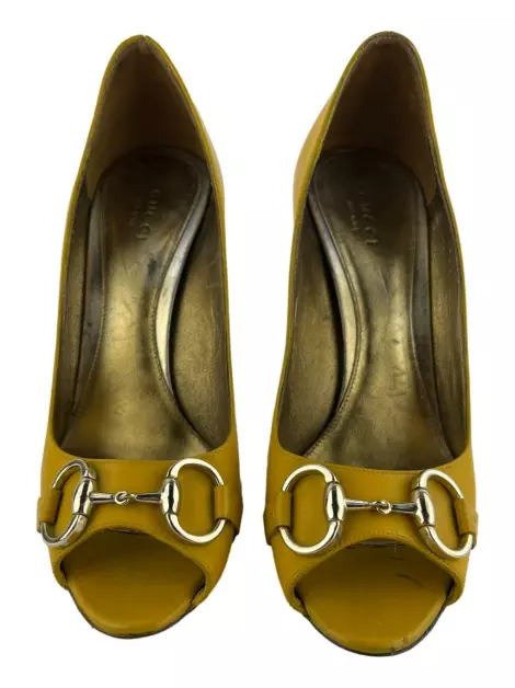 Sapato de Salto Gucci Horsebit Peep Toe Amarelo