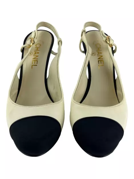 Scarpin Chanel Grosgrain CC Cap Toe Bege