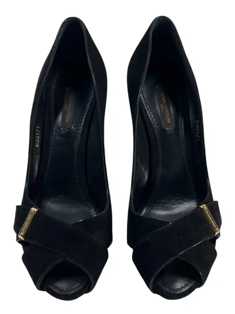 Scarpin Louis Vuitton Passy Suede Preto