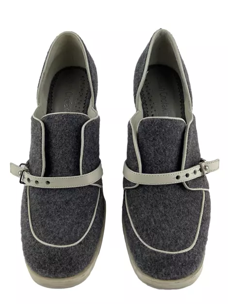 Scarpin Sarah Chofakian Feltro Cinza