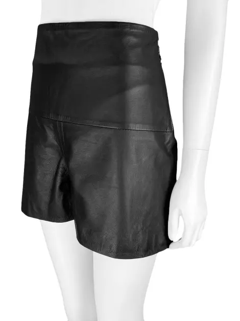 Shorts Saia Clé Couro Preto