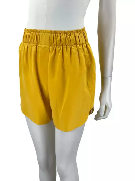 Shorts Von Trapp Seda Amarelo
