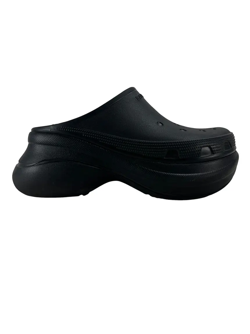 【BALENCIAGA】MEN'S CROCS MULE IN BLACK 42 Balenciaga Men's Crocs Mule in Black Balenciaga