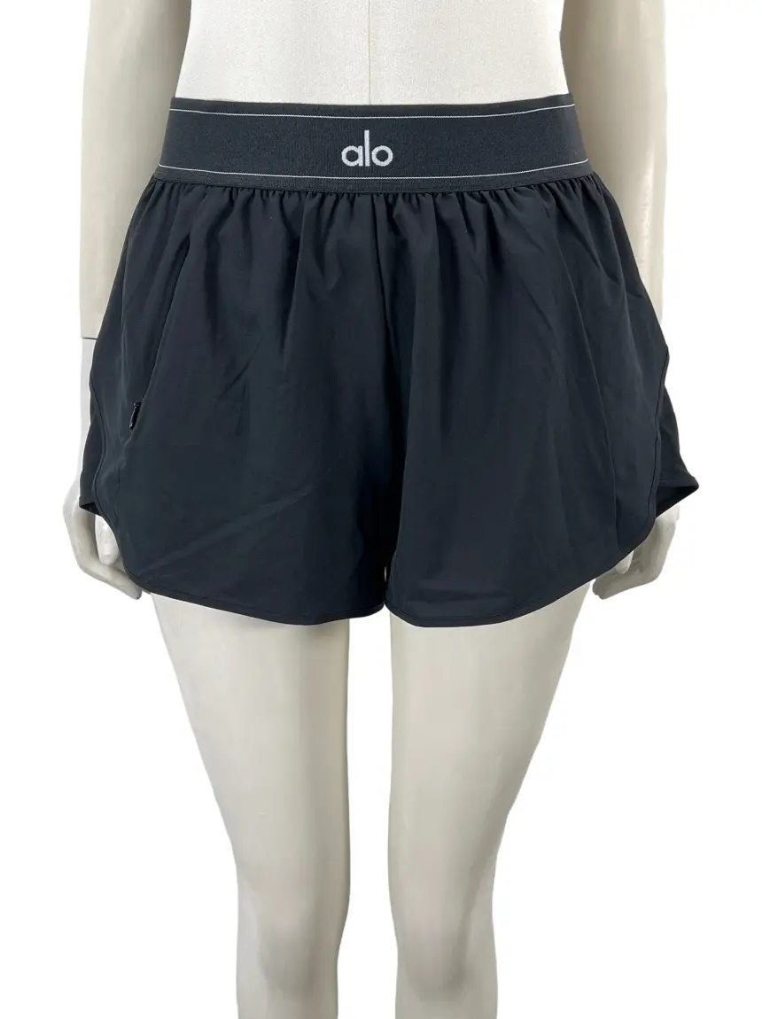 shorts-alo-yoga-tecido-preto-