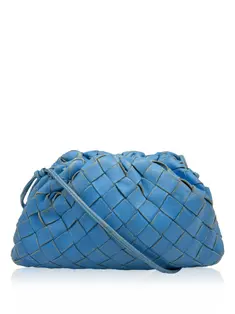 Bolsa com Alça Bottega Veneta Pouch Maxi Intrecciato Azul - BICJ3