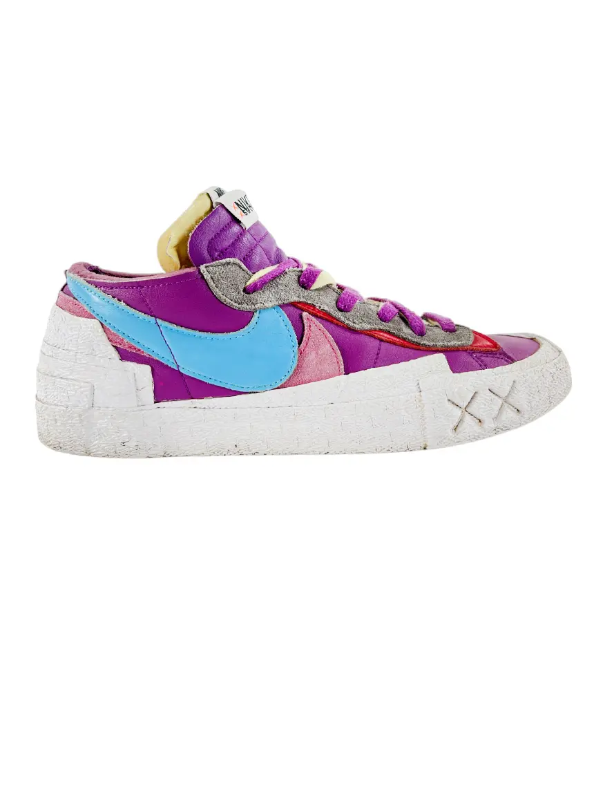 Sneaker Nike Blazer Low x KAWS x sacai 'Purple Dusk' - COHY1 Sneaker Nike Blazer Low x KAWS x sacai 'Purple Dusk' - COHY1